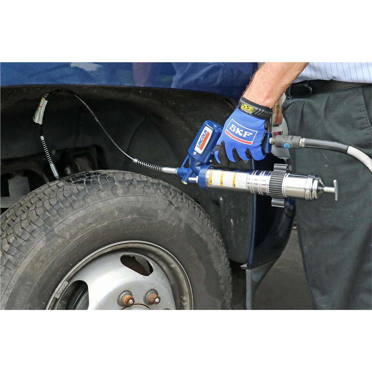 Lincoln Lubrication 1215 Cargador de 12 voltios para PowerLuber