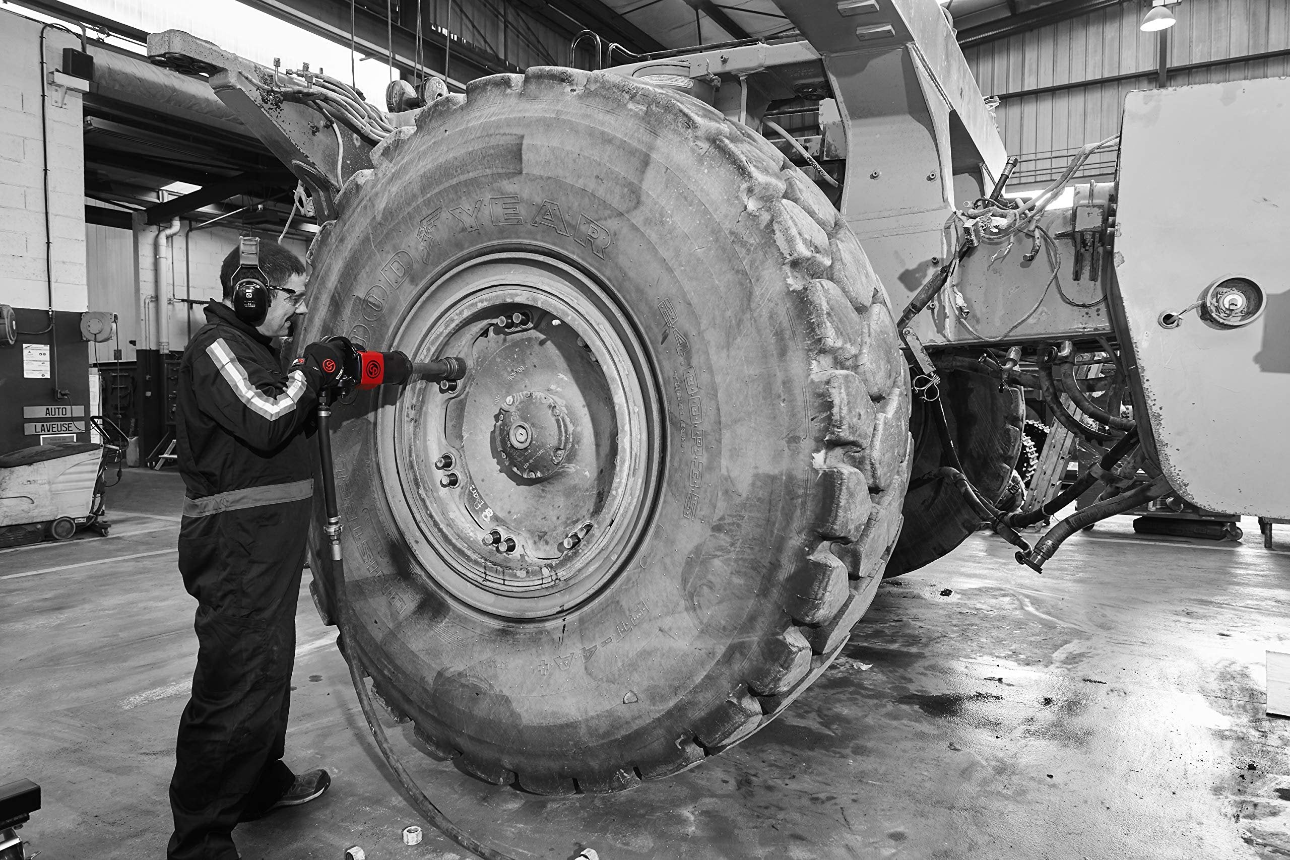 Chicago Pneumatique CP7783-6 - Clé à chocs pneumatique de 1 pouce avec enclume étendue de 6 pouces, poignée en D avec poignée latérale, couple de sortie inversé maximum 1770 pi lbf / 2400 Nm, 6200 tr/min, chien à bascule sans goupille