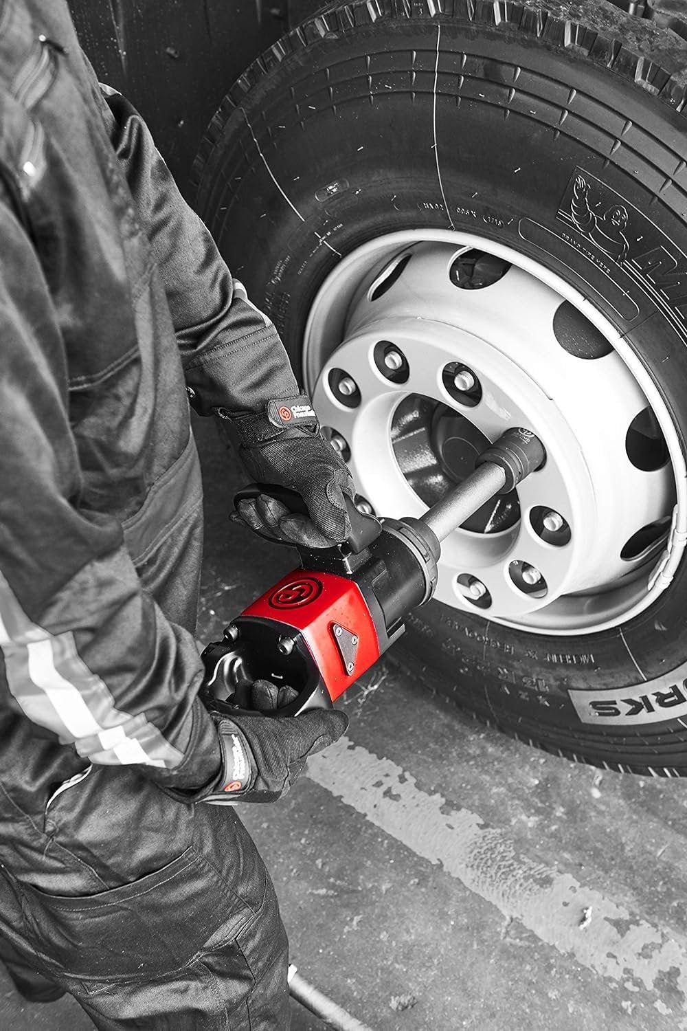 Chicago Pneumatique CP7783-6 - Clé à chocs pneumatique de 1 pouce avec enclume étendue de 6 pouces, poignée en D avec poignée latérale, couple de sortie inversé maximum 1770 pi lbf / 2400 Nm, 6200 tr/min, chien à bascule sans goupille