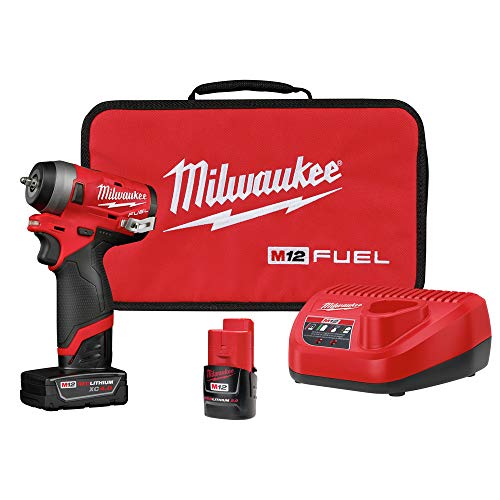 Milwaukee 2552-22 M12 FUEL Stubby 1/4 pulg. Kit de llave de impacto